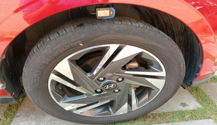 2021 Hyundai NEW I20 ASTA (O) 1.0 TURBO GDI DCT, Petrol, Automatic, 33,675 km, tyre