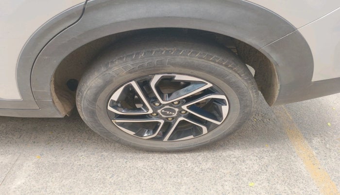 2022 KIA CARENS PRESTIGE PLUS 1.4 PETROL 7 STR, Petrol, Manual, 53,575 km, tyre