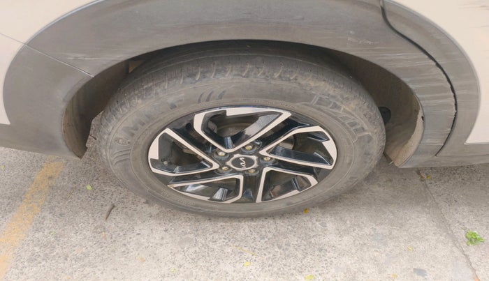 2022 KIA CARENS PRESTIGE PLUS 1.4 PETROL 7 STR, Petrol, Manual, 53,575 km, tyre