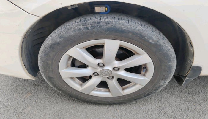 2012 Nissan Sunny XV DIESEL, Diesel, Manual, 1,35,581 km, tyre