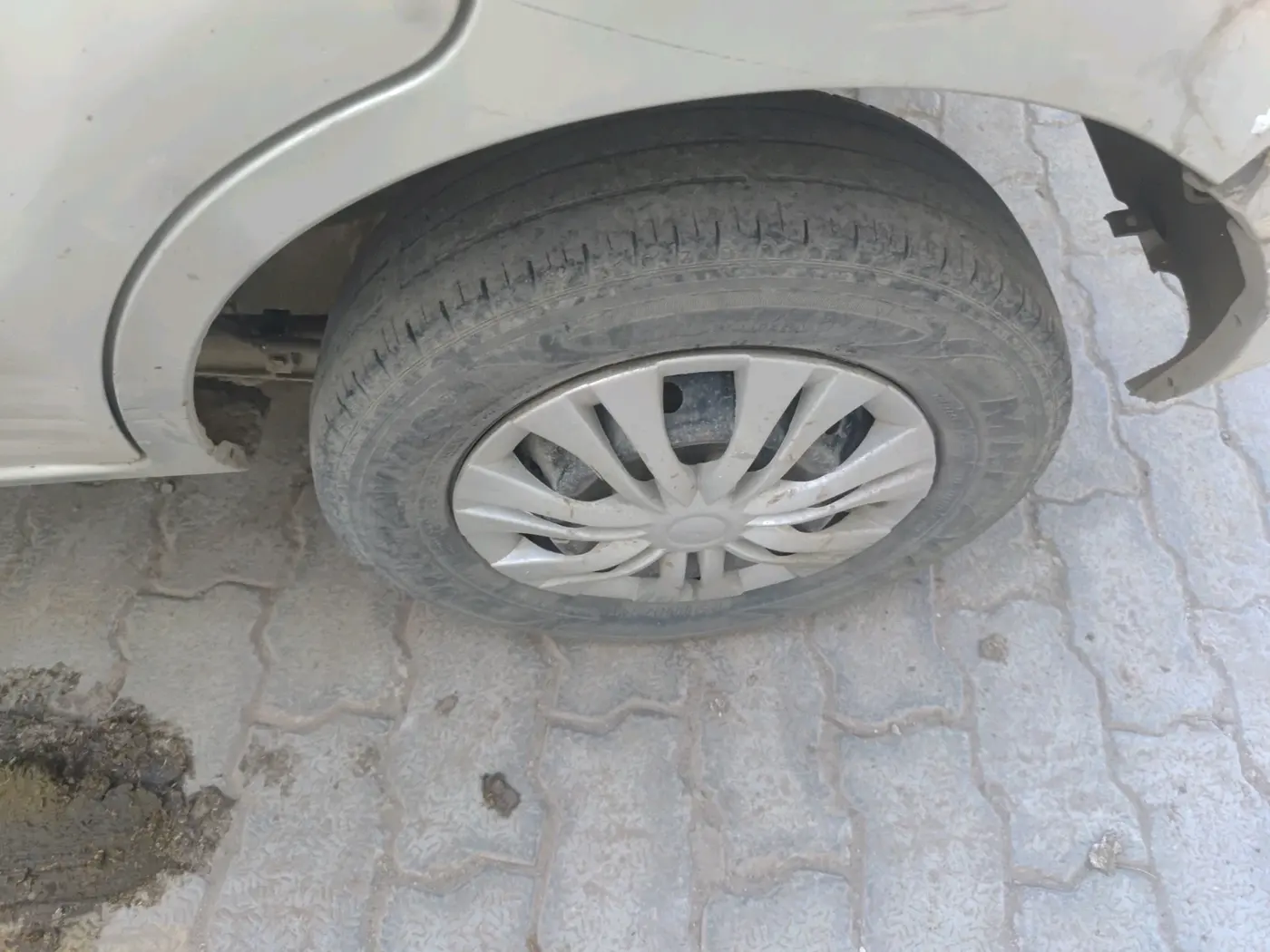 2016 Maruti Alto 800 VXI, Petrol, Manual, 1,28,730 km, tyre