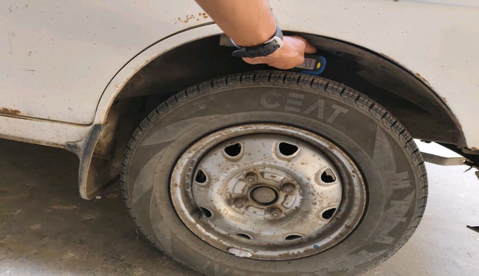 2015 Maruti Eeco 5 STR, CNG, Manual, 2,93,696 km, tyre