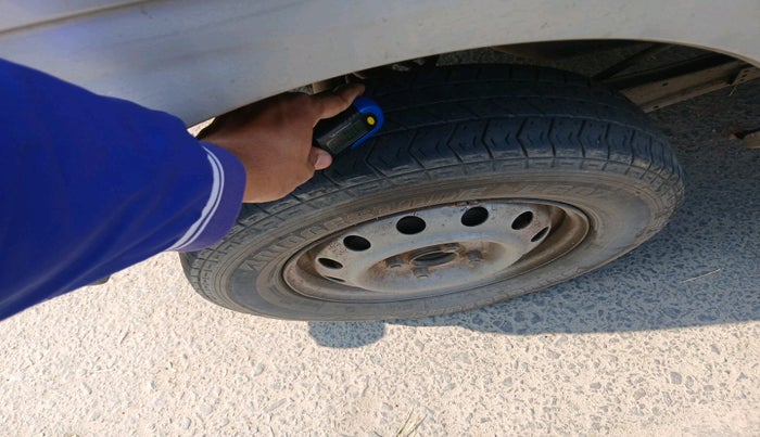 2011 Maruti Eeco 5 STR WITH A/C+HTR CNG, CNG, Manual, 2,24,020 km, tyre