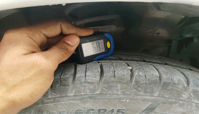 2015 Maruti Swift ZDI, Diesel, Manual, 2,00,476 km, tyre