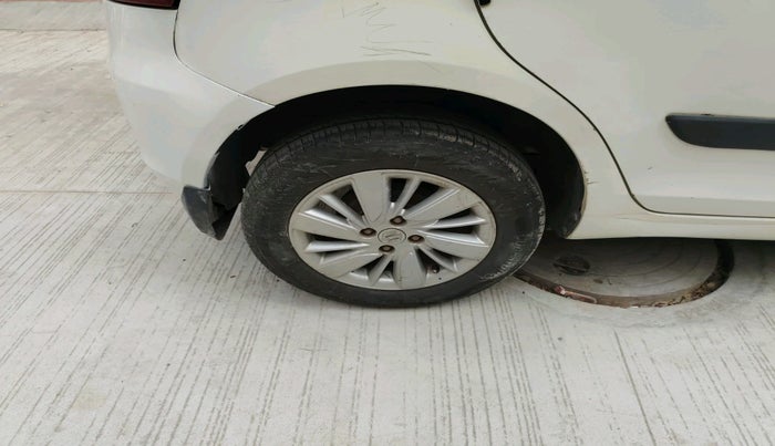 2015 Maruti Swift ZDI, Diesel, Manual, 2,00,476 km, tyre