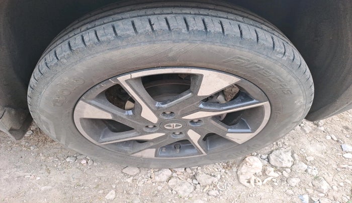 2022 Tata PUNCH ACCOMPLISHED AMT, Petrol, Automatic, 60,315 km, tyre