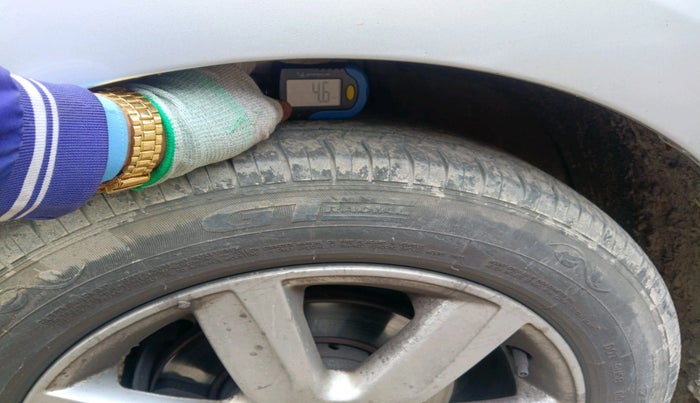 2011 Volkswagen Vento HIGHLINE 1.6 MPI, Petrol, Manual, 87,791 km, tyre