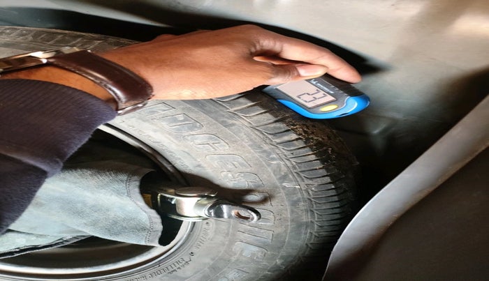 2014 Hyundai i10 MAGNA 1.1, Petrol, Manual, 37,857 km, tyre