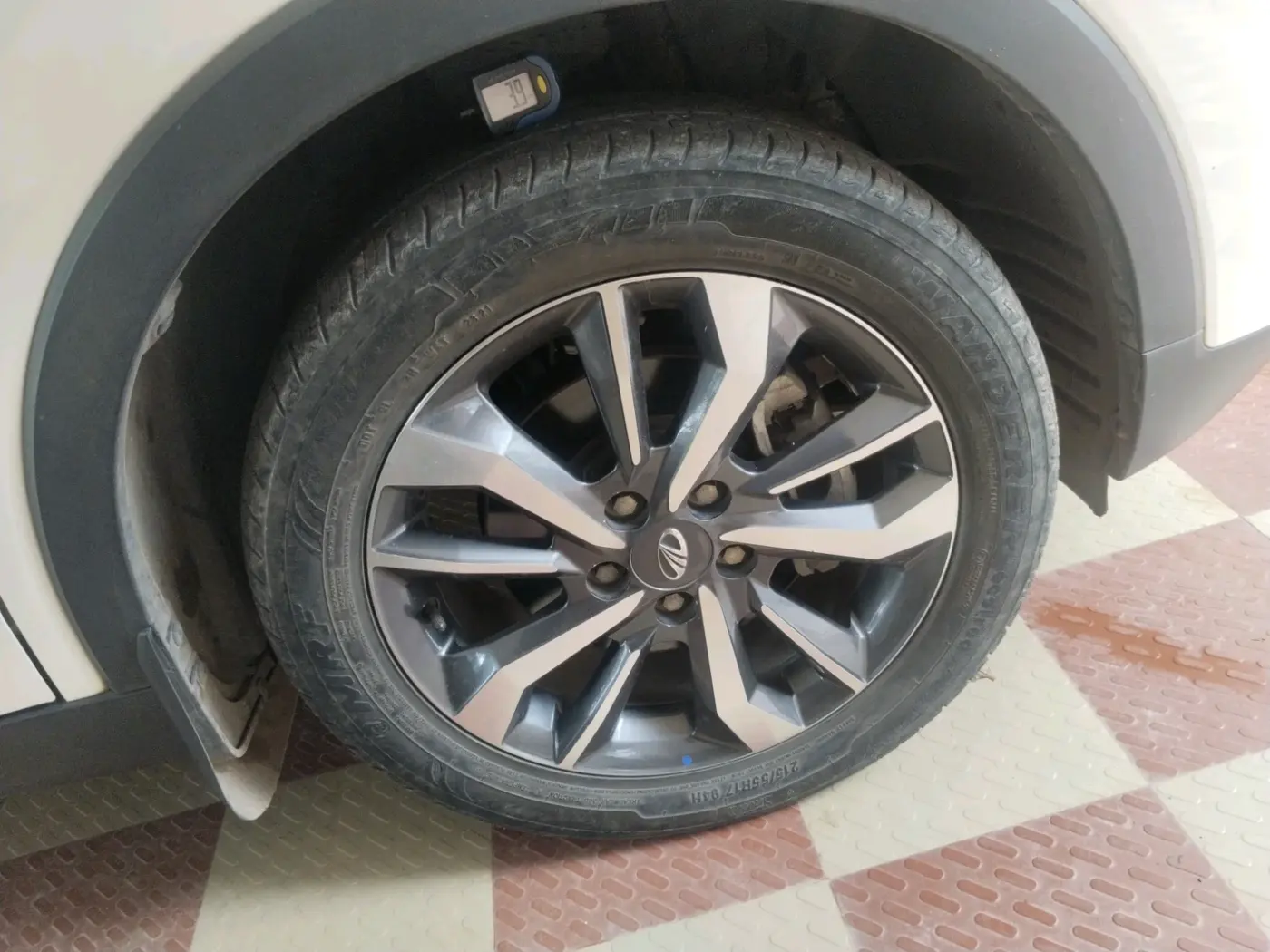 2021 Mahindra XUV300 W8 (O) 1.2 PETROL, Petrol, Manual, 43,062 km, tyre