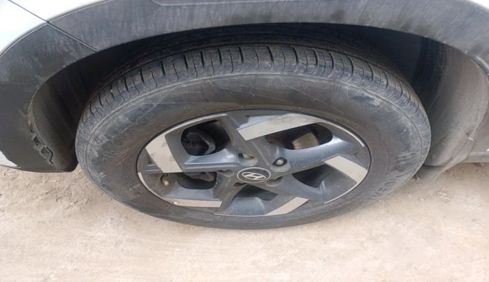 2019 Hyundai VENUE SX PLUS 1.0 TURBO DCT, Petrol, Automatic, 76,702 km, tyre