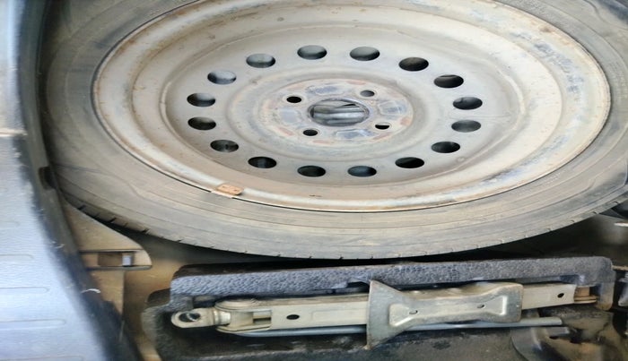 2013 Maruti Wagon R 1.0 VXI, Petrol, Manual, 1,28,767 km, tyre