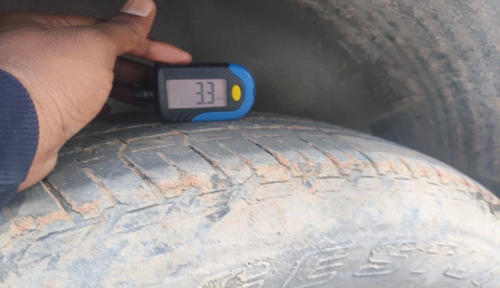 2013 Mahindra XUV500 W8, Diesel, Manual, 1,65,887 km, tyre