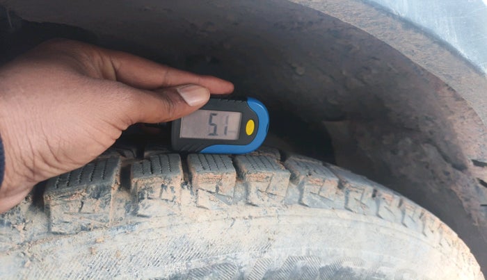 2013 Mahindra XUV500 W8, Diesel, Manual, 1,65,887 km, tyre