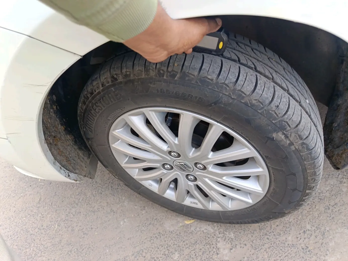 2024 Maruti Dzire ZXI CNG, CNG, Manual, 67,298 km, tyre