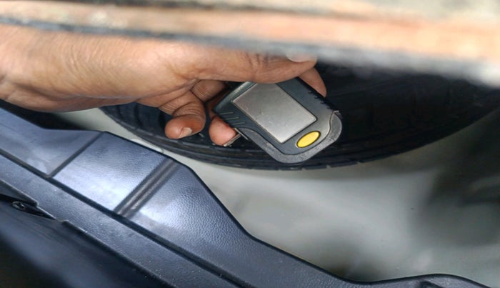 2024 Maruti Dzire ZXI CNG, CNG, Manual, 67,298 km, tyre