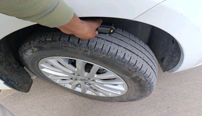 2024 Maruti Dzire ZXI CNG, CNG, Manual, 67,298 km, tyre