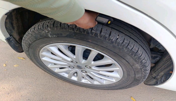 2024 Maruti Dzire ZXI CNG, CNG, Manual, 67,298 km, tyre