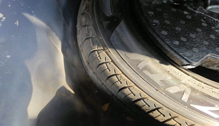 2018 Maruti Ciaz DELTA 1.5 SHVS MT PETROL, Petrol, Manual, 99,784 km, tyre