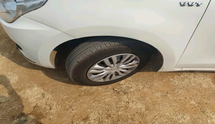 2017 Maruti Dzire VXI, Petrol, Manual, 1,27,247 km, tyre