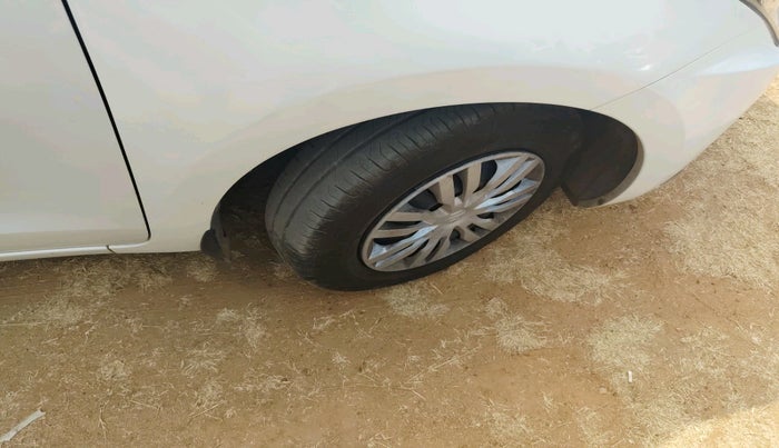 2017 Maruti Dzire VXI, Petrol, Manual, 1,27,247 km, tyre