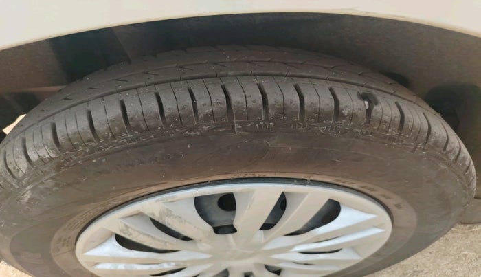 2017 Maruti Dzire VXI, Petrol, Manual, 1,27,247 km, tyre