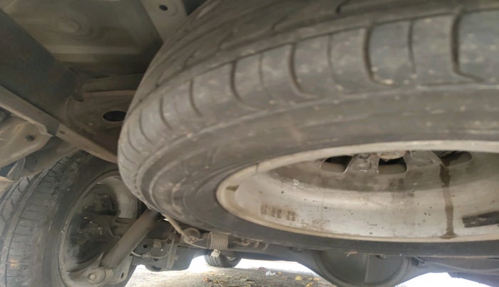 2013 Toyota Innova 2.5 VX 7 STR, Diesel, Manual, 1,29,998 km, tyre