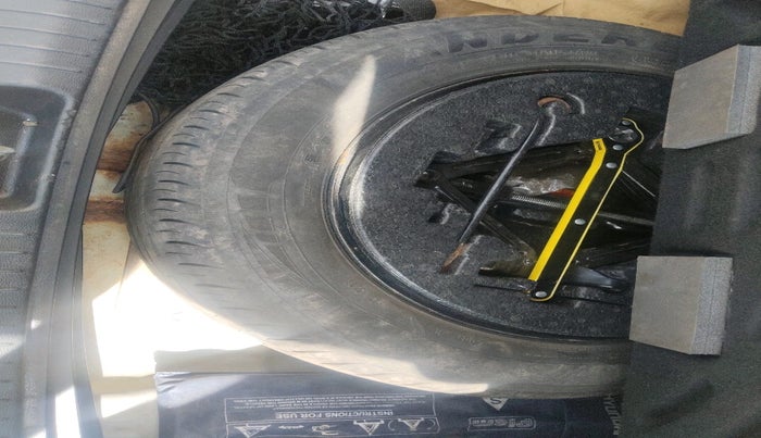 2018 Hyundai Creta SX AT 1.6 DIESEL, Diesel, Automatic, 1,92,626 km, tyre