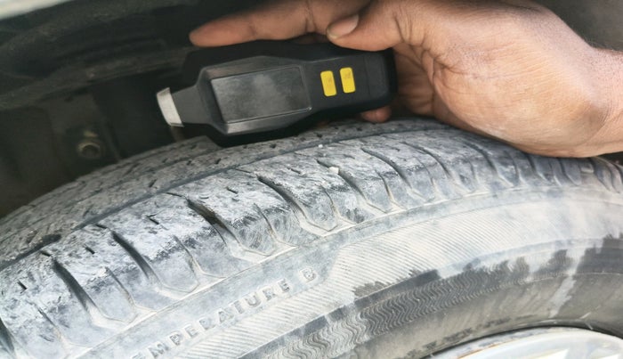 2017 Maruti Dzire VXI AMT, Petrol, Automatic, 29,486 km, tyre