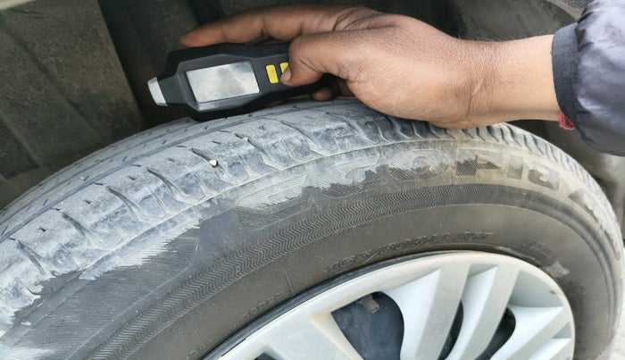 2017 Maruti Dzire VXI AMT, Petrol, Automatic, 29,486 km, tyre