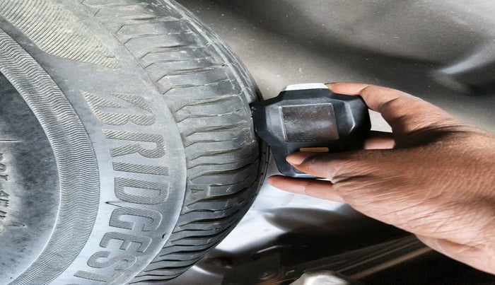 2017 Maruti Dzire VXI AMT, Petrol, Automatic, 29,486 km, tyre