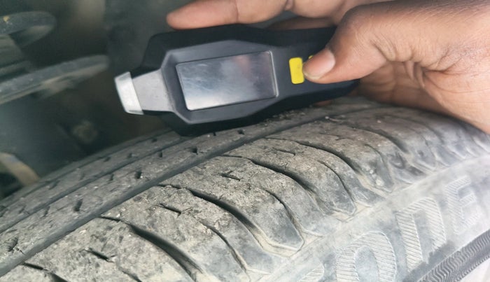 2017 Maruti Dzire VXI AMT, Petrol, Automatic, 29,486 km, tyre