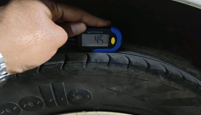 2015 Maruti Wagon R 1.0 LXI CNG, CNG, Manual, 1,39,861 km, tyre