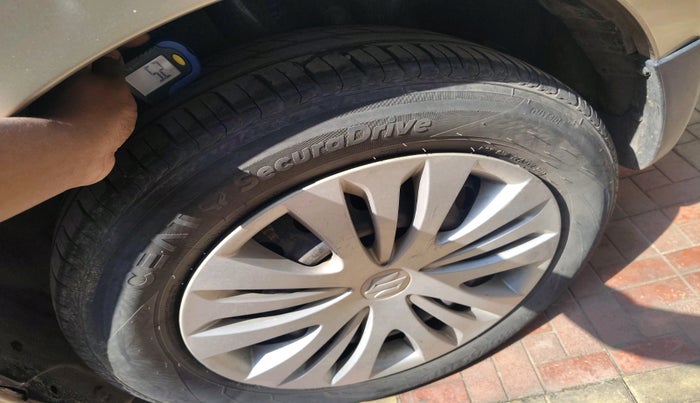 2014 Maruti Ertiga VXI, CNG, Manual, 70,315 km, tyre