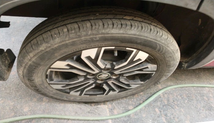 2023 Renault Kiger RXZ MT, Petrol, Manual, 19,689 km, tyre