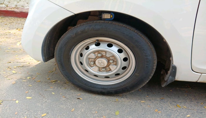 2015 Hyundai Eon ERA +, Petrol, Manual, 58,367 km, tyre