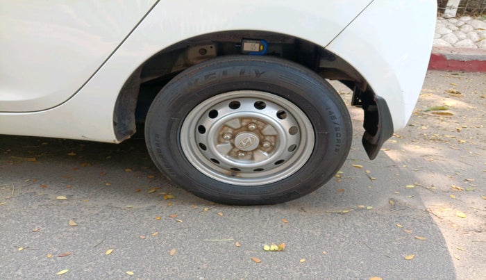 2015 Hyundai Eon ERA +, Petrol, Manual, 58,367 km, tyre