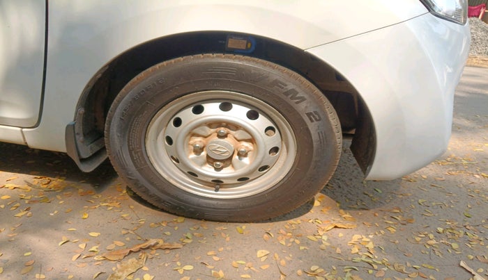 2015 Hyundai Eon ERA +, Petrol, Manual, 58,367 km, tyre