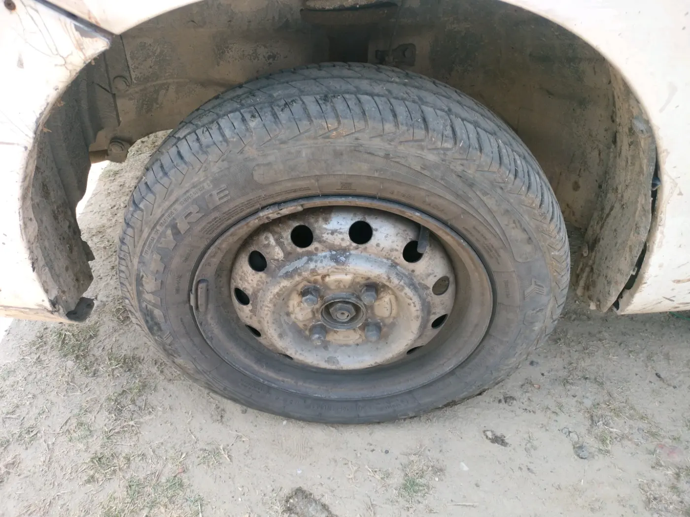 2011 Maruti Wagon R 1.0 LXI CNG, CNG, Manual, 2,13,002 km, tyre