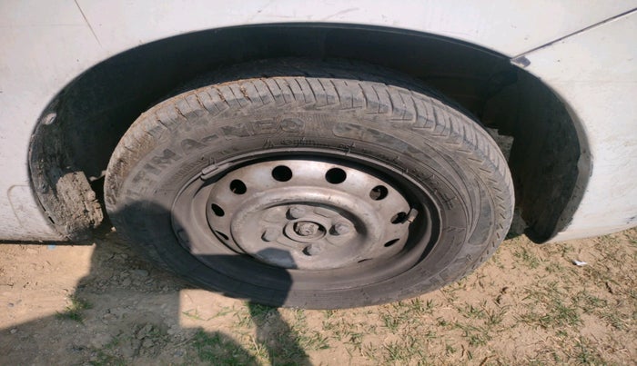 2011 Maruti Wagon R 1.0 LXI CNG, CNG, Manual, 2,13,002 km, tyre