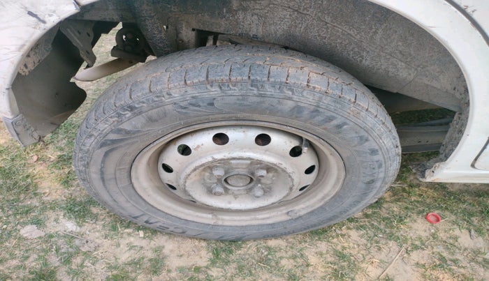 2011 Maruti Wagon R 1.0 LXI CNG, CNG, Manual, 2,13,002 km, tyre