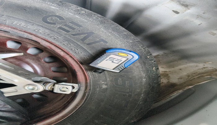 2022 Renault Kiger RXT (O) AMT DUAL TONE, Petrol, Automatic, 49,174 km, tyre