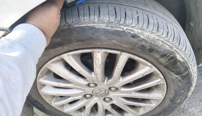 2017 Maruti Dzire ZXI, Petrol, Manual, 1,04,984 km, tyre