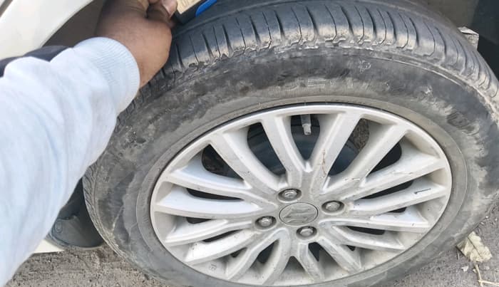 2017 Maruti Dzire ZXI, Petrol, Manual, 1,04,984 km, tyre