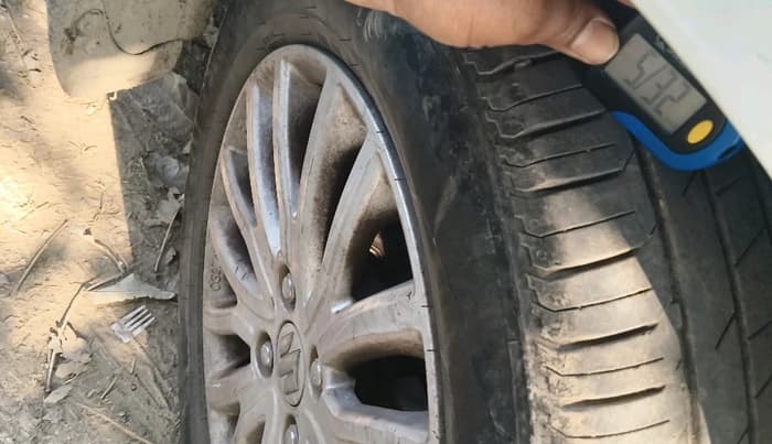 2017 Maruti Dzire ZXI, Petrol, Manual, 1,04,984 km, tyre