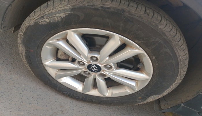 2016 Hyundai Creta SX PLUS 1.6 PETROL, Petrol, Manual, 1,42,312 km, tyre