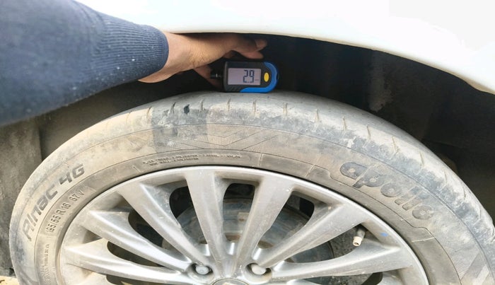 2015 Maruti Ciaz ZDI+ SHVS, Diesel, Manual, 99,982 km, tyre