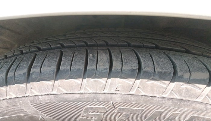 2018 Maruti Celerio VXI CNG, CNG, Manual, 2,00,355 km, tyre