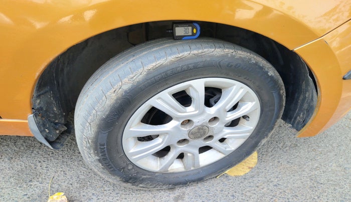 2017 Tata Tiago XZ PETROL, Petrol, Manual, 64,617 km, tyre