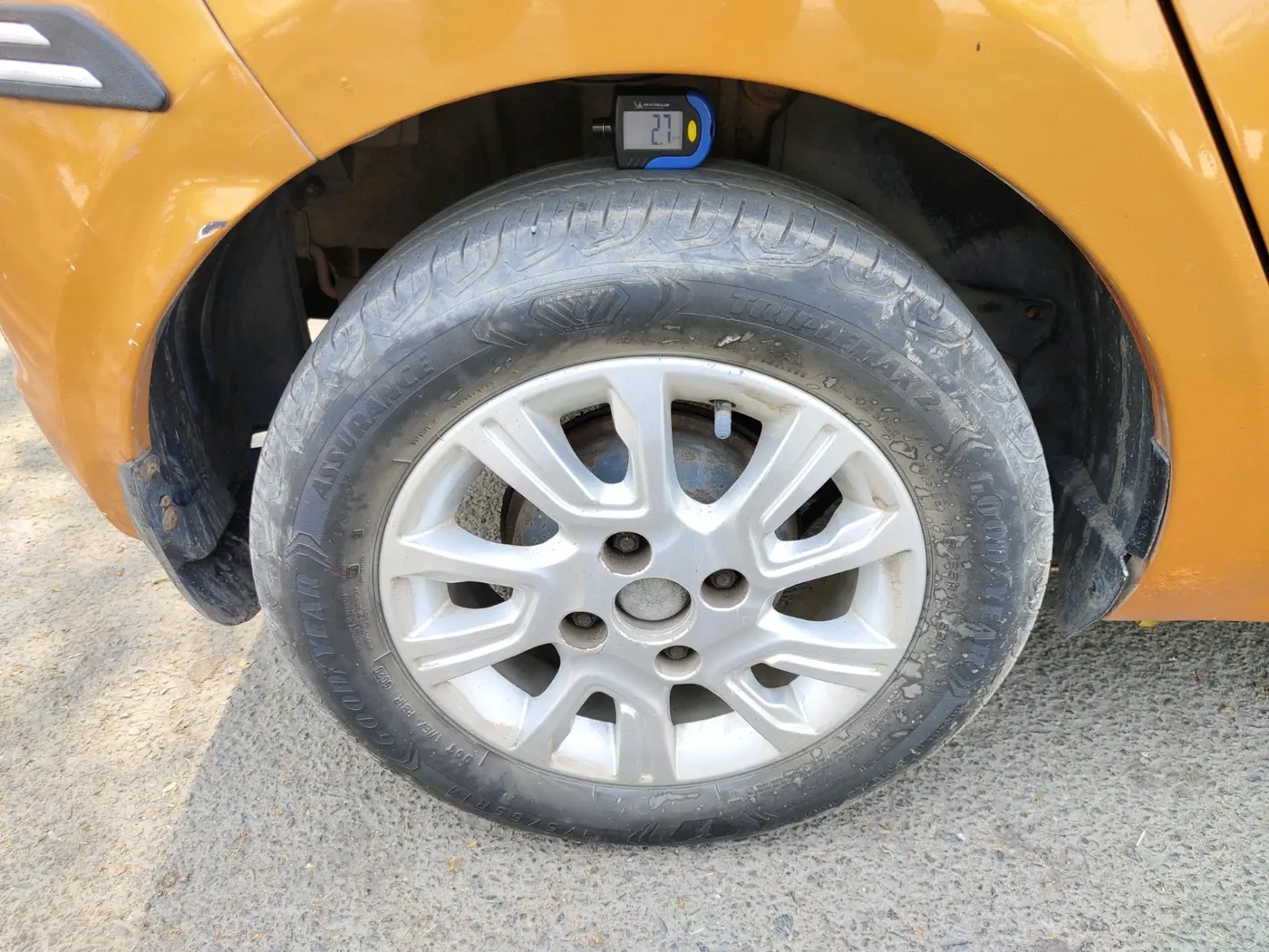 2017 Tata Tiago XZ PETROL, Petrol, Manual, 64,617 km, tyre