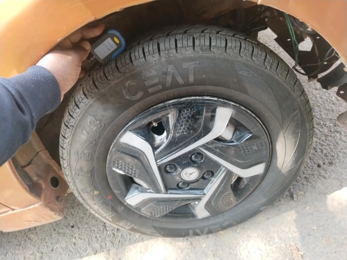 2018 Tata Tiago XM PETROL, Petrol, Manual, 67,475 km, tyre